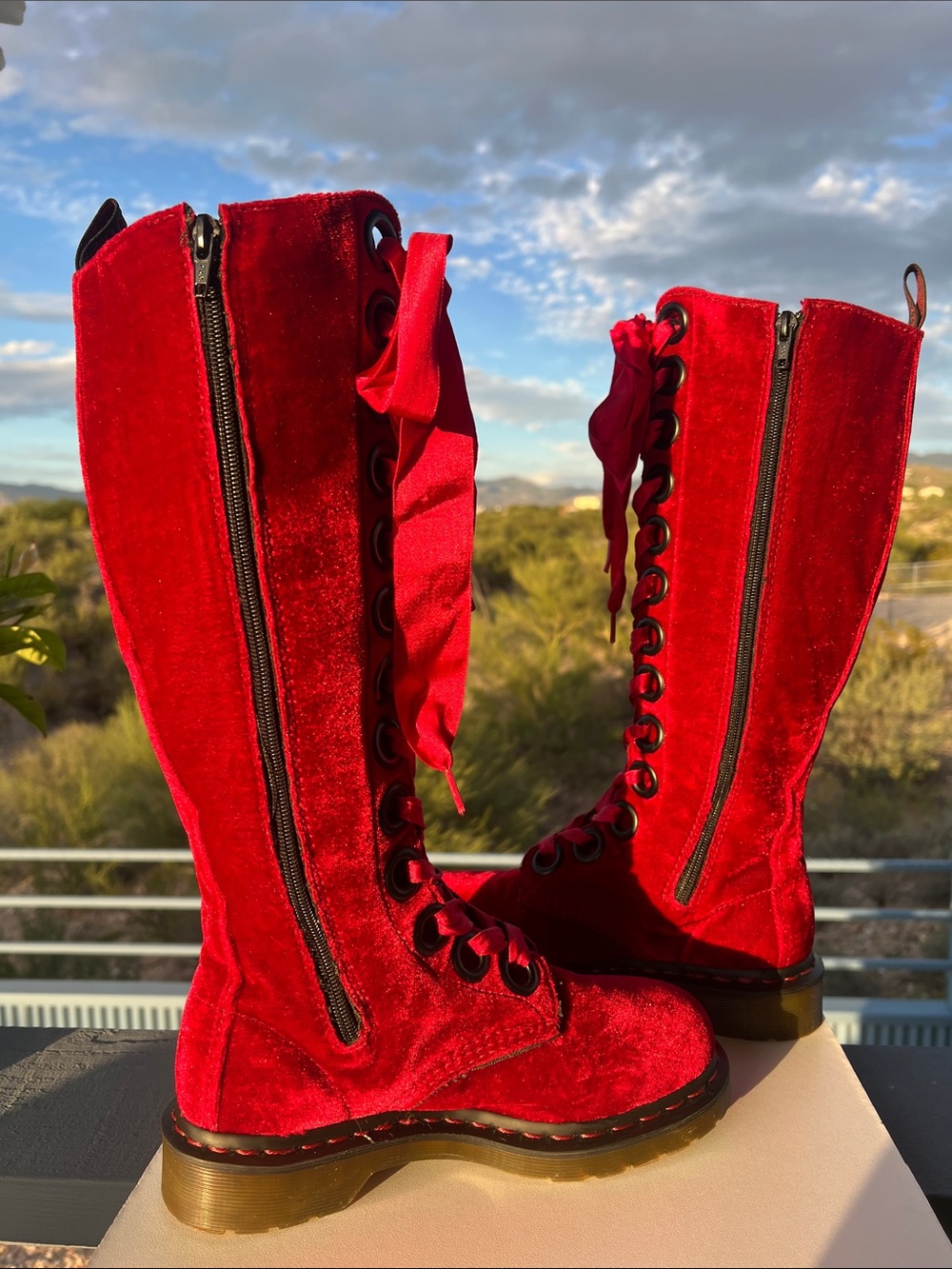 ❤️ Rare EC Dr. Martens Red Velvet 20 Eye Lace Up Knee High Boots ❤️ - Picture 3 of 15